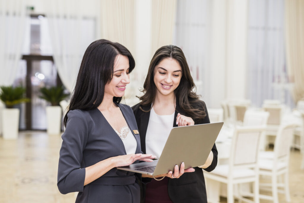 How Corporate Event Planners in Singapore Handle Large-Scale Events Seamlessly